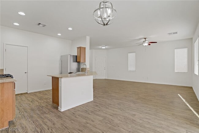 Building Photo - 9535 Stills Way