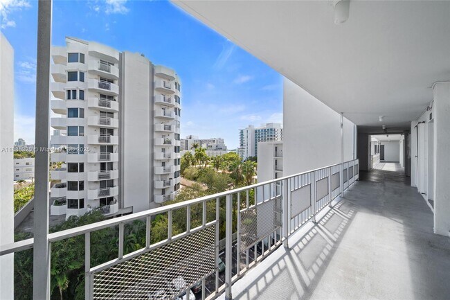 Building Photo - 1340 Lincoln Rd