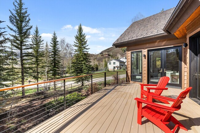Building Photo - 875 Horse Ranch Dr