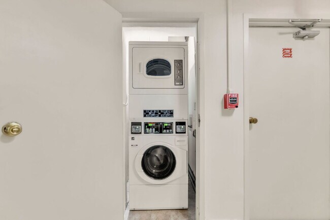 Building Photo - UTILITIES INCLUDED | Low Move-In | 1-Bedroom in Coral Gables w/ Parking