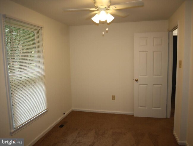 Building Photo - 1108 Middleneck Dr