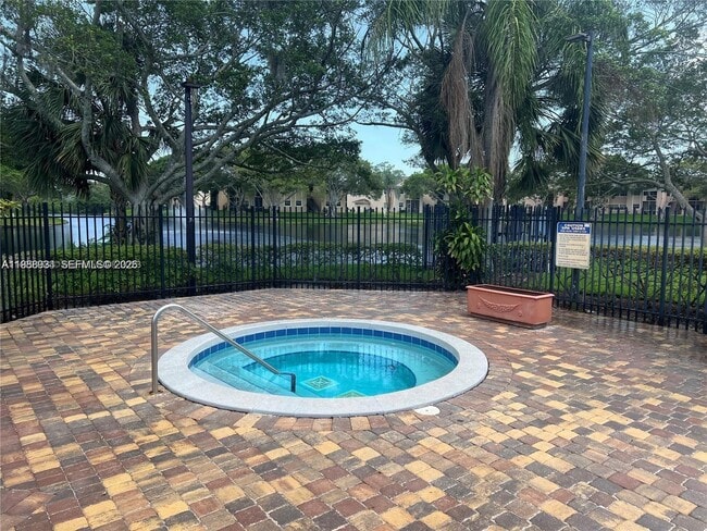 Building Photo - 660 Cypress Club Way