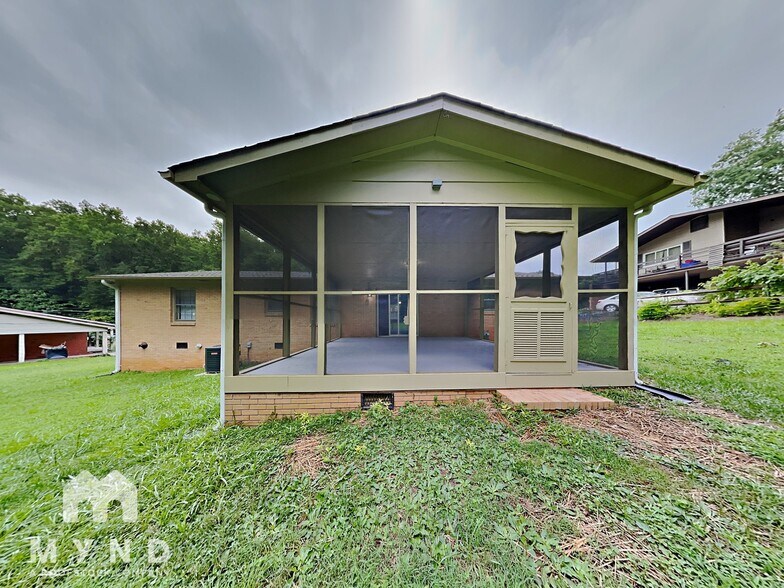 Building Photo - 1439 Sherwood Dr