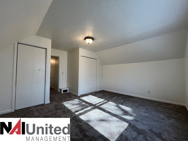 Building Photo - Four bedroom, one bathroom for rent