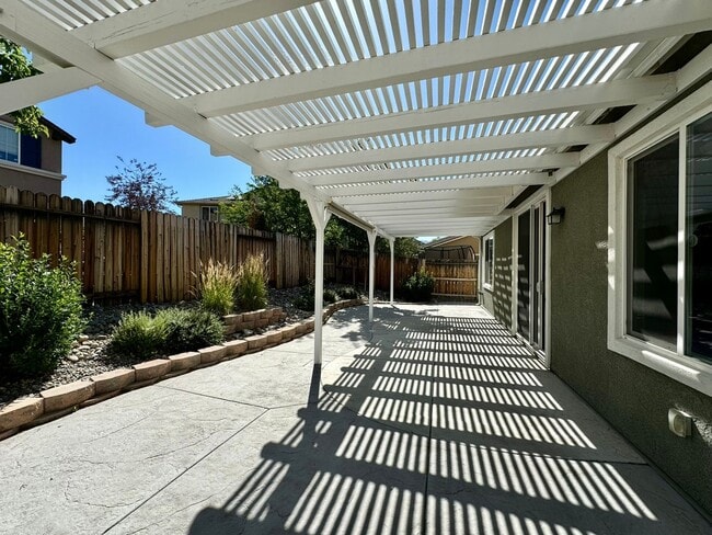 Building Photo - 2065 Red Willow Dr