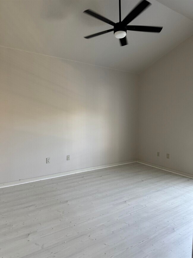Building Photo - 2445 Monarch Dr