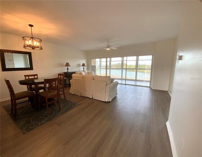 Building Photo - 6315 Shoreline Dr