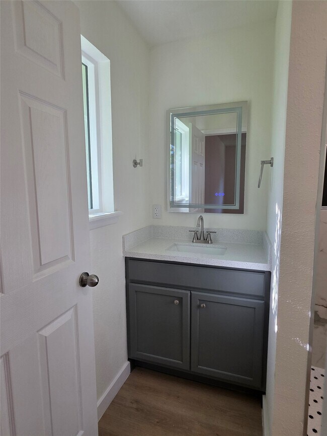 Building Photo - 11726 N Willow Cir