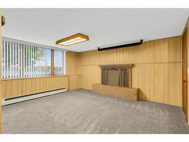 Building Photo - 2331 W Medicine Lake Dr