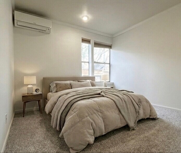 Building Photo - 915 6th Ave N