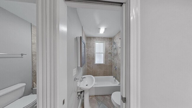 Building Photo - NICE 6 BED IN MISSIN HILL!!!!