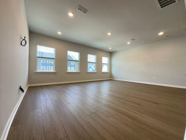 Primary Photo - 2801 Farmhouse Dr