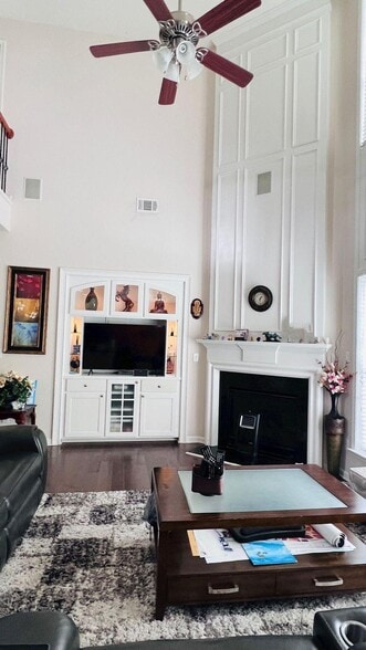 Building Photo - 725 Earlham Dr