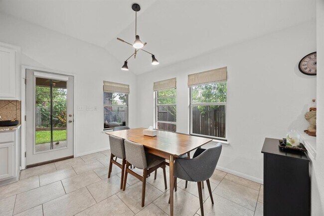 Building Photo - 15609 Royal Dublin Dr