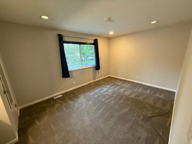 Building Photo - 257 Watson Dr