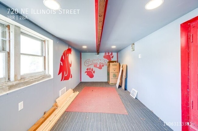 Building Photo - 720 NE Illinois St