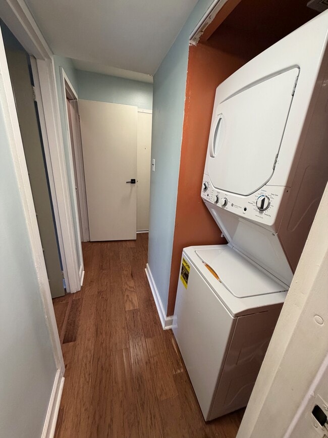 Building Photo - 4000 Gypsy Ln