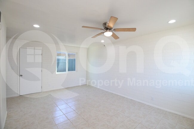 Building Photo - 609 S Bellview