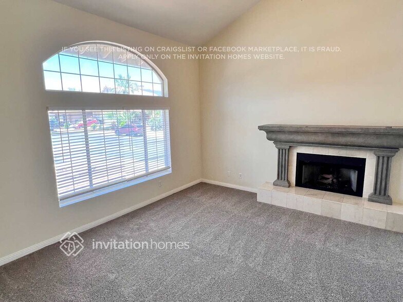 Building Photo - 280 Plaza Carmelina Ct