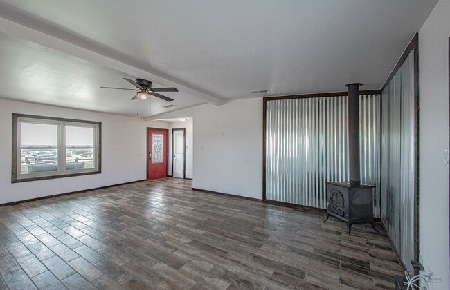 Building Photo - 705 E County Rd 150