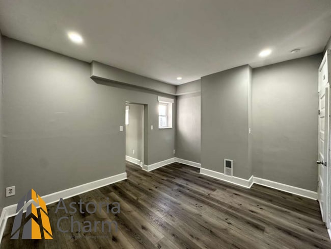 Building Photo - 2 Bedroom Home with Den, Exposed Brick, and Updated Kitchen in Brooklyn Park