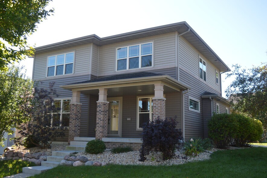Primary Photo - 8921 Snowberry Ln