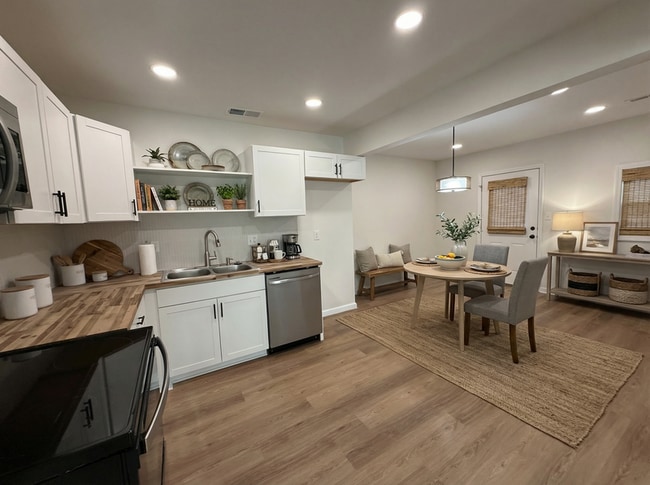 Building Photo - 3739 Rhea Ave