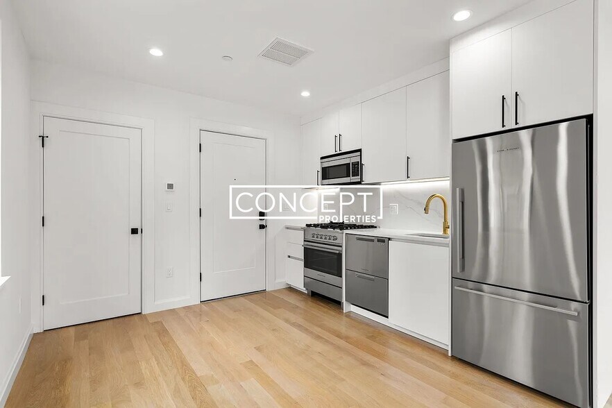 Building Photo - 1618 Beacon St