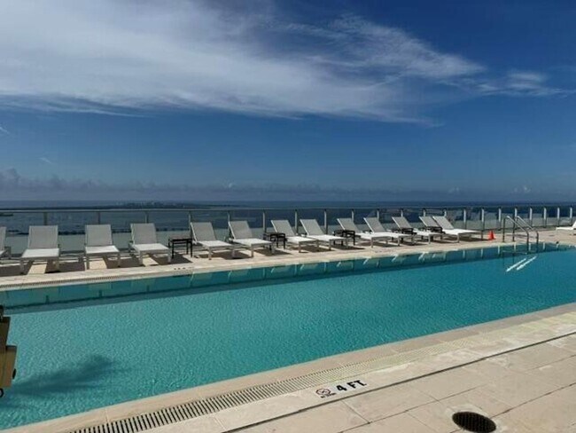 Building Photo - 1300 Brickell Bay Dr