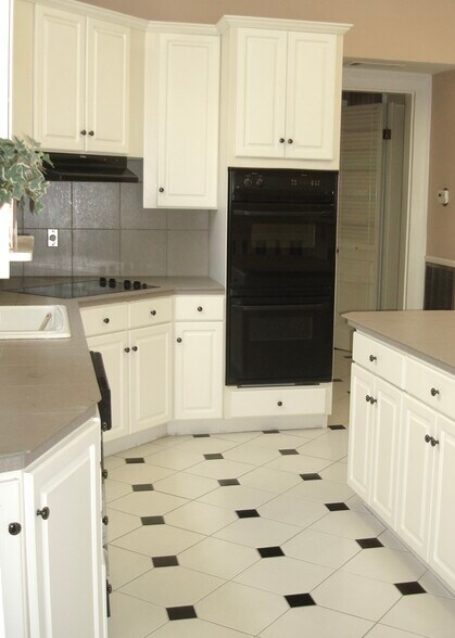 Building Photo - 115 Sherwood Forest Dr