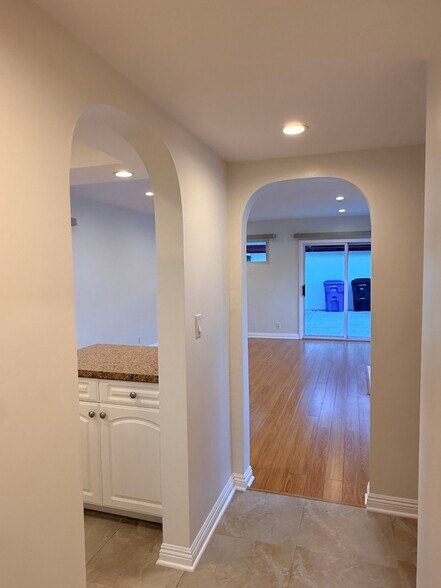 Building Photo - 410 N Canyon Blvd