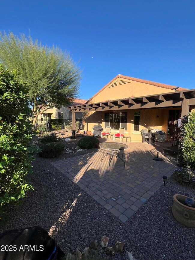 Building Photo - 26197 W Vista N Dr