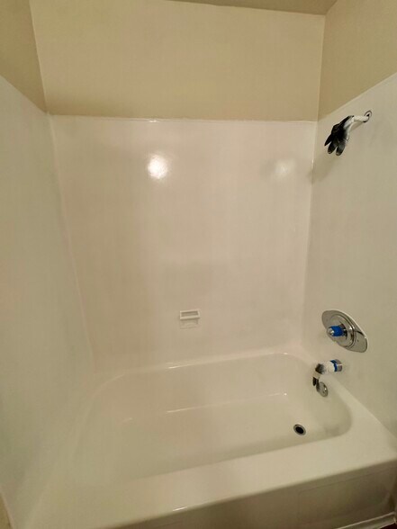 Building Photo - 870 Grove St