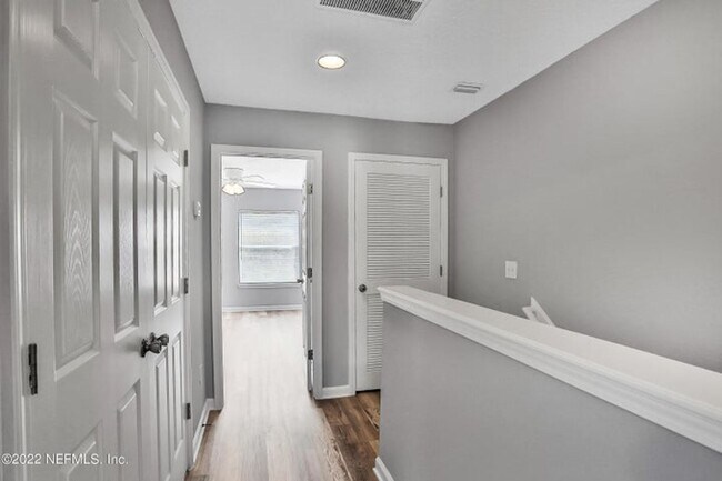 Building Photo - 822 Black Cherry Dr S