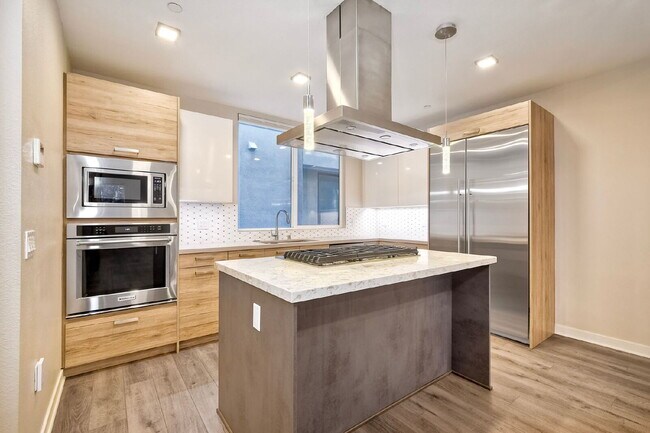 Building Photo - Luxury Hillcrest Home for Rent in San Diego