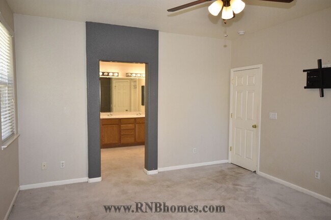 Building Photo - 133 Marinette Ct