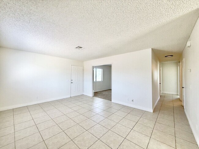 Building Photo - AVAILABLE NOW!! 3 Bedroom 2 Bathroom Upper Level Unit in Cathedral City!