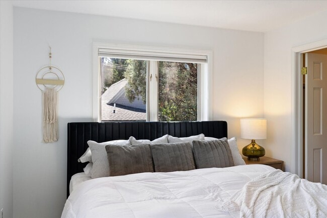 Building Photo - Open Concept Historic Home in Downtown Boz...