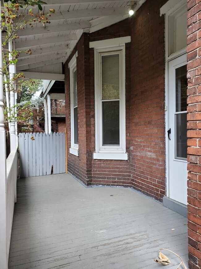Building Photo - 202 Hamilton St