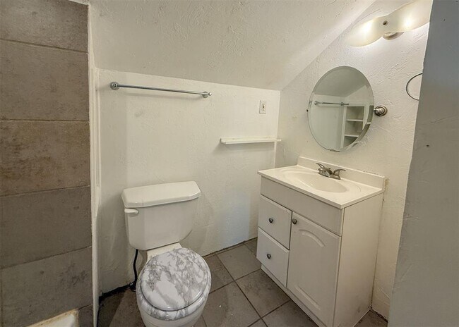 Building Photo - 2341 NW 37th St