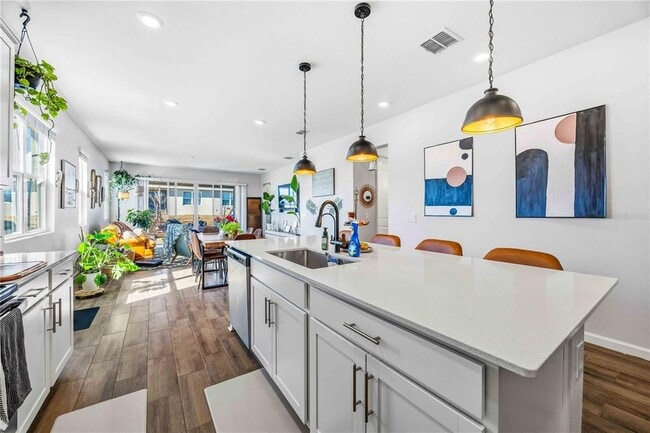 Building Photo - 702 Benz St