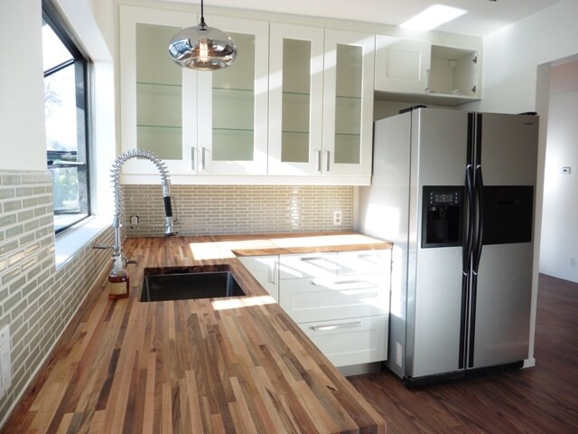 Gourmet Kitchen - 3829 Glenfeliz Boulevard