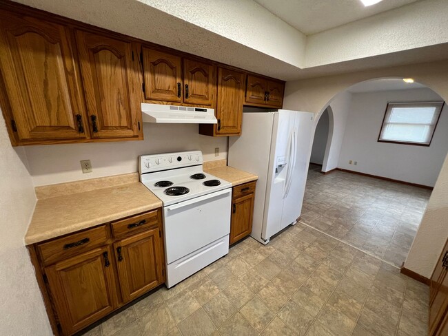 Building Photo - 3 Bedroom Duplex