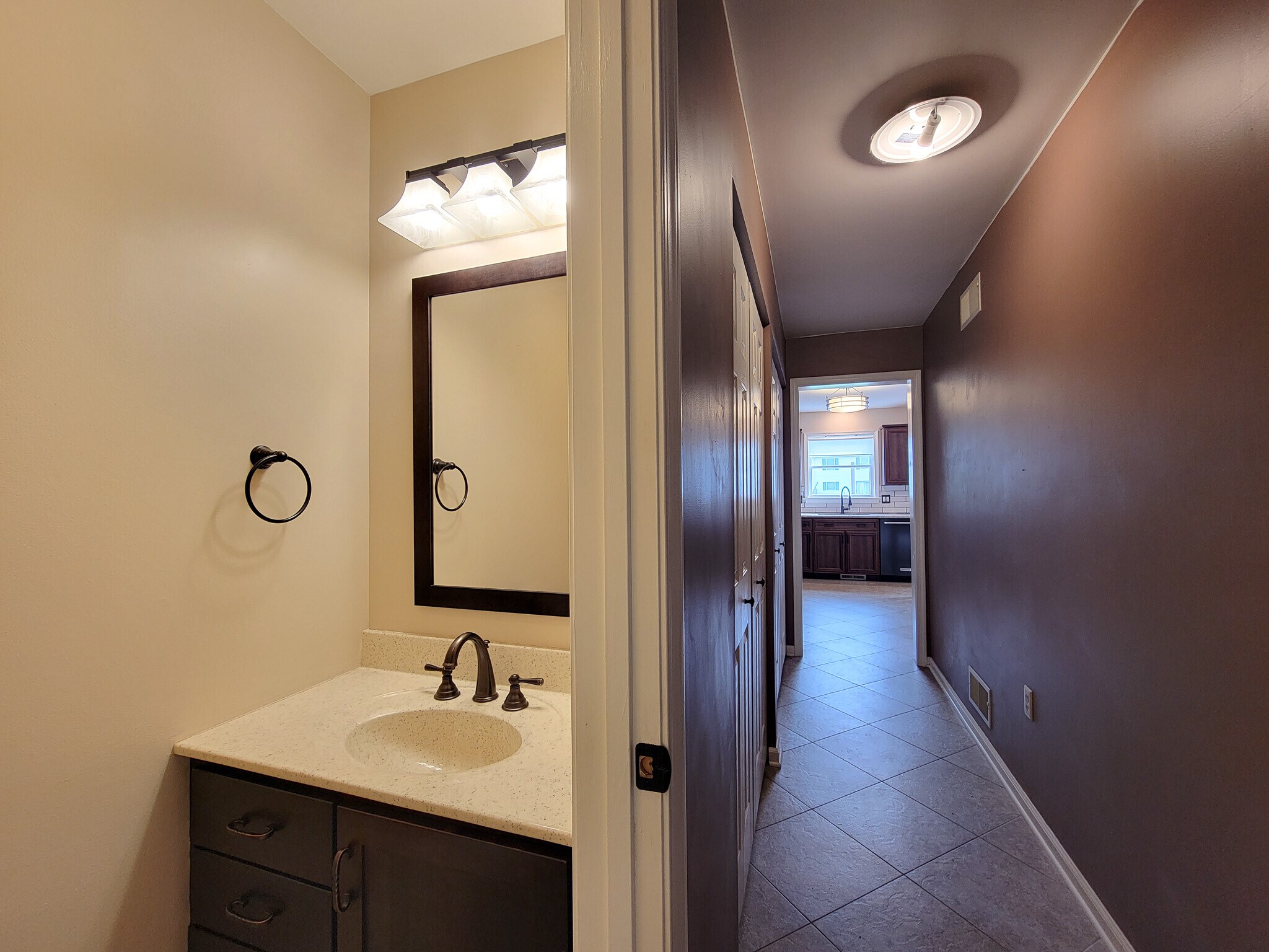 Building Photo - 390 Acorn Cir