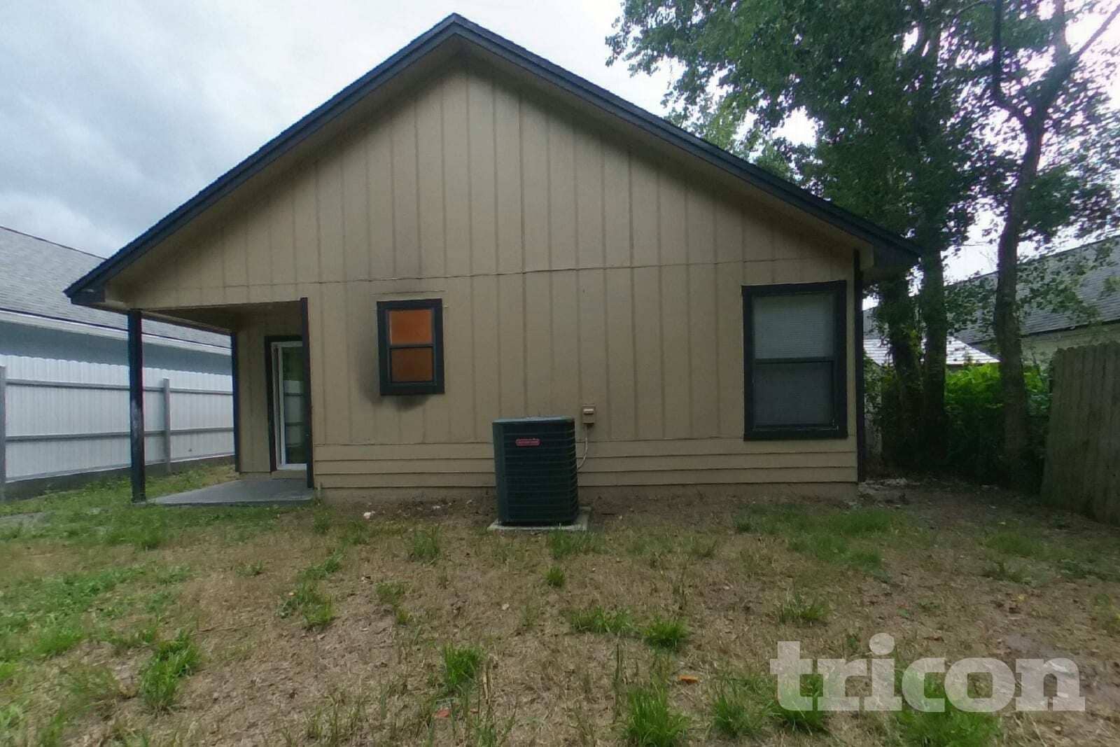 Building Photo - 1313 Independence Dr