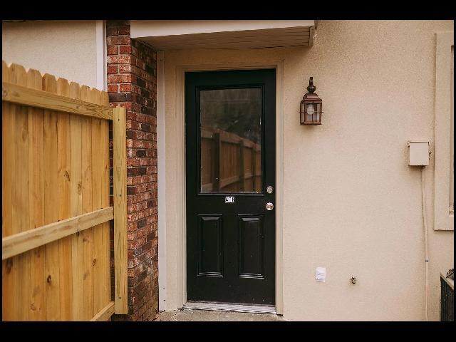 Building Photo - 408 W 4th St