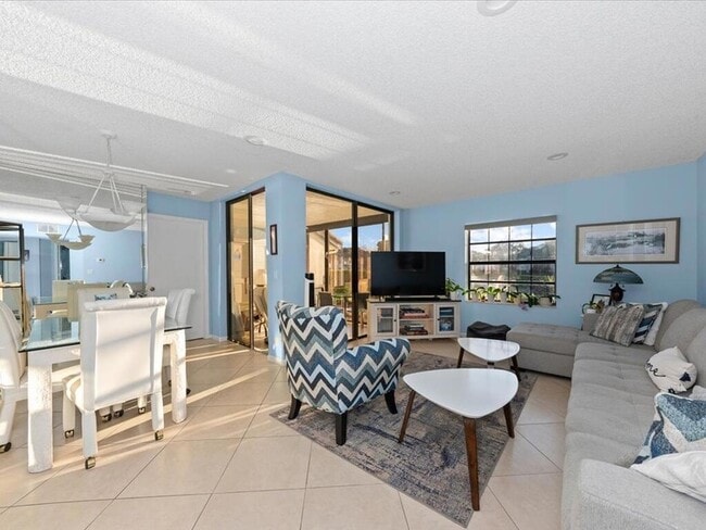 Building Photo - 5415 Verona Dr