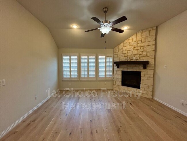 Building Photo - 952 Pinnacle Ridge Rd