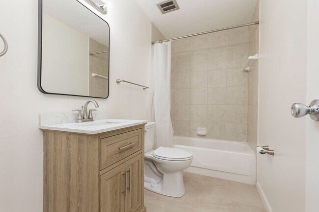 Building Photo - 9308 Aylesbury Dr