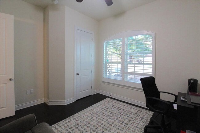 Building Photo - 15100 Iveans Way